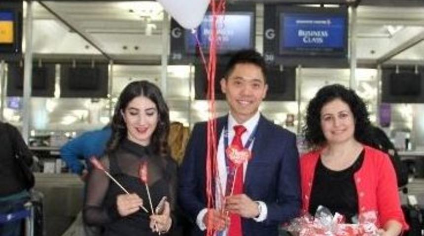 Sevgililer G&uuml;n&uuml;&rsquo;ne Havada Gireceklere Erken Kutlama