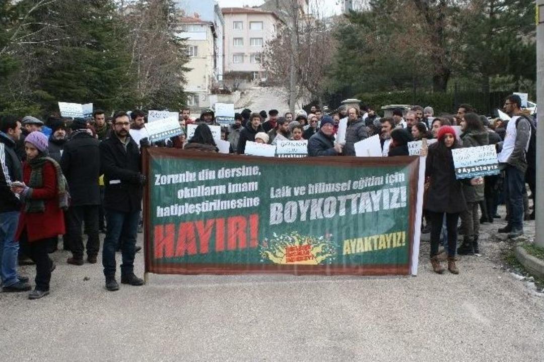 Eskişehir&rsquo;de Zorunlu Din Dersine Tepki Y&uuml;r&uuml;y&uuml;ş&uuml;