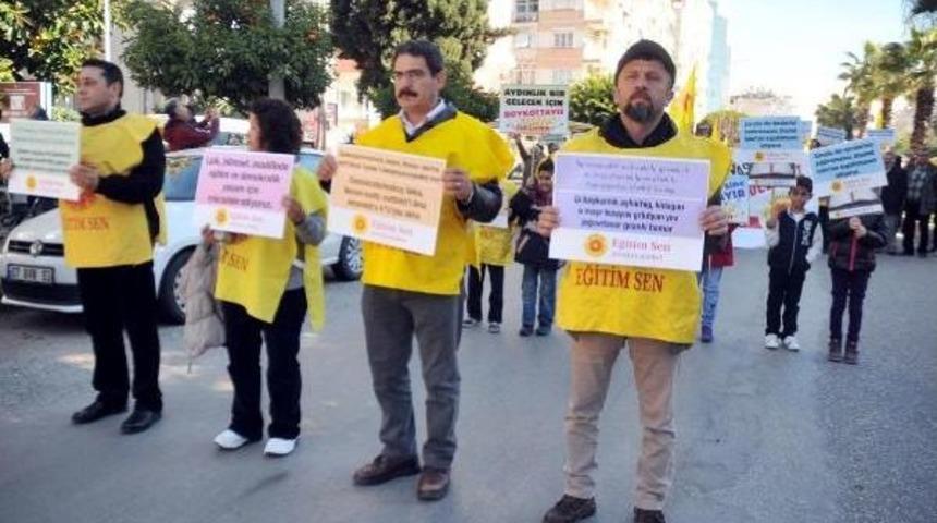 Antalya'da &Ouml;ğretmenler 'laik Ve Bilimsel Eğitim' I&ccedil;in Y&uuml;r&uuml;d&uuml;