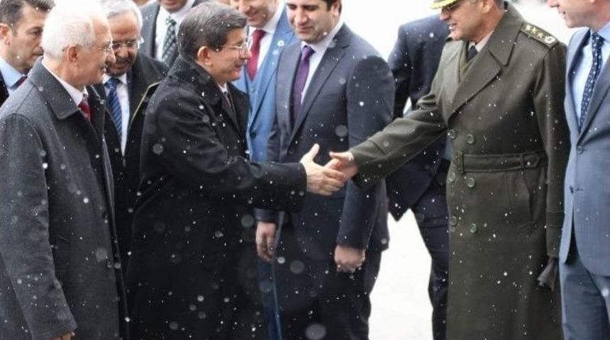 Başbakan Davutoğlu&rsquo;ndan Sivas Valiliği&rsquo;ne Ziyaret