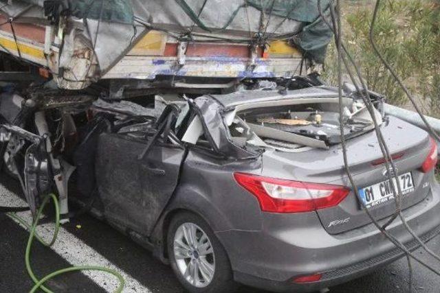 Şanlıurfa'da Tır'a Arkadan Çarpan Otomobilin Sürücüsü Öldü