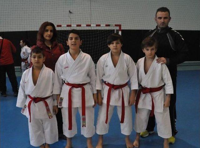 Okullararası Küçük Ve Yıldızlar Karate Grup Müsabakaları