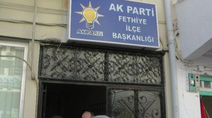 Ak Parti Binası &Ouml;n&uuml;nde Patlama