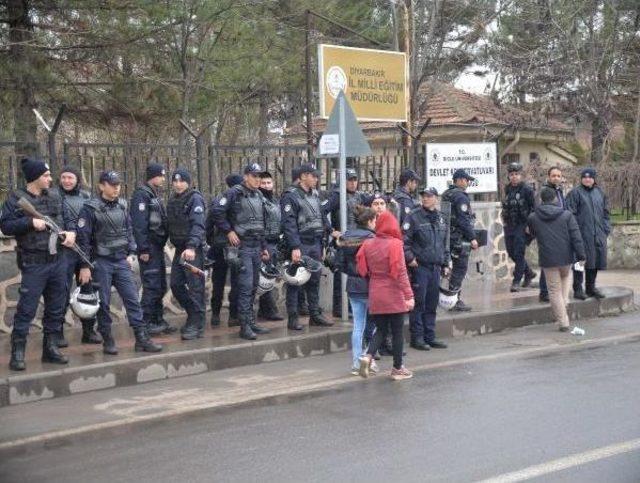 Diyarbakır'da Okul Boykotu  'ana Dilde Eğitim' Talebiyle Yapıldı