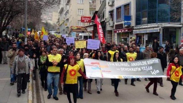 Tunceli'de Bin Kişi 'zorunlu Din Dersine Hayır' Diyerek Yürüdü