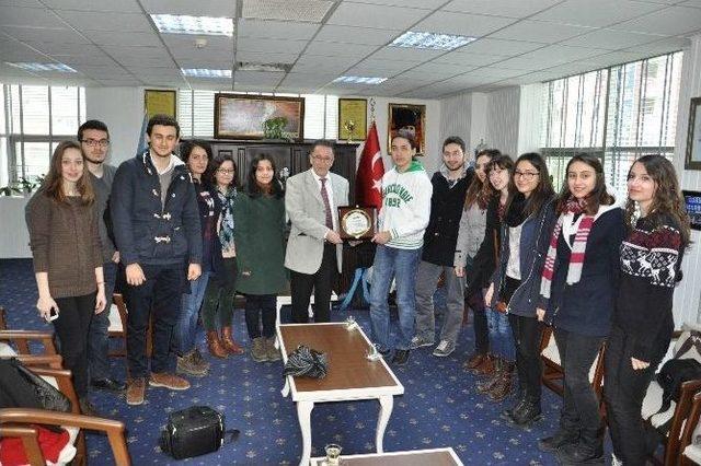 İstanbul Üniversitesi Cerrahpaşa Tıp Fakültesi Fotoğrafçılık Kulübü (cefod) Edremit’i Fotoğraflıyor