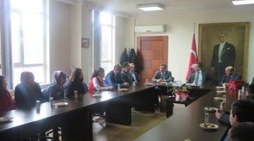 Teog Sınavında Dereceye Giren &Ouml;ğrencilerden Develi Kaymakamı &Uuml;nl&uuml;&rsquo;ye Ziyaret