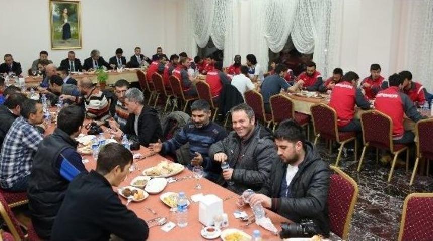 Rekt&ouml;r Prof. Dr. Korkmaz&rsquo;dan Serhat Ardahan Spor Kul&uuml;b&uuml;&rsquo;ne Destek