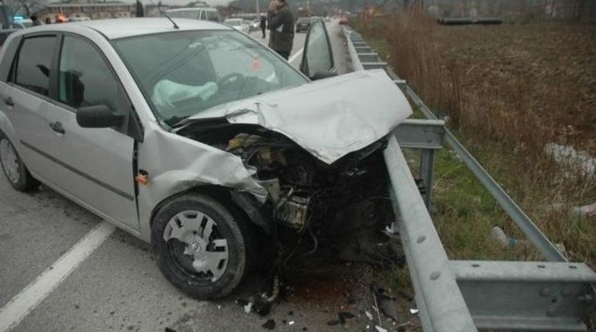 Sakarya&rsquo;da Trafik Kazası: 4 Yaralı