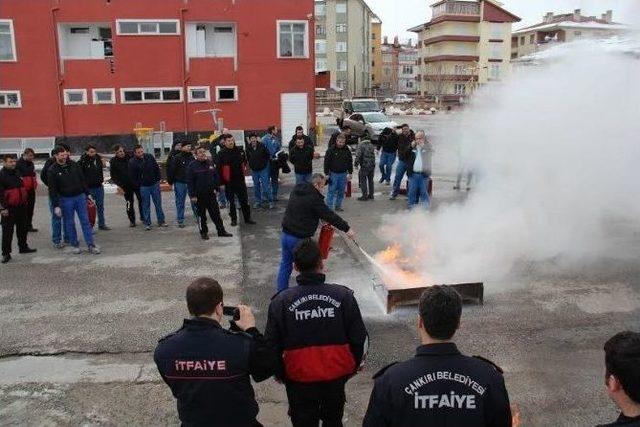 Çankırı İtfaiyesinden Lastik Fabrikası Çalışanlarına Yangın Eğitimi