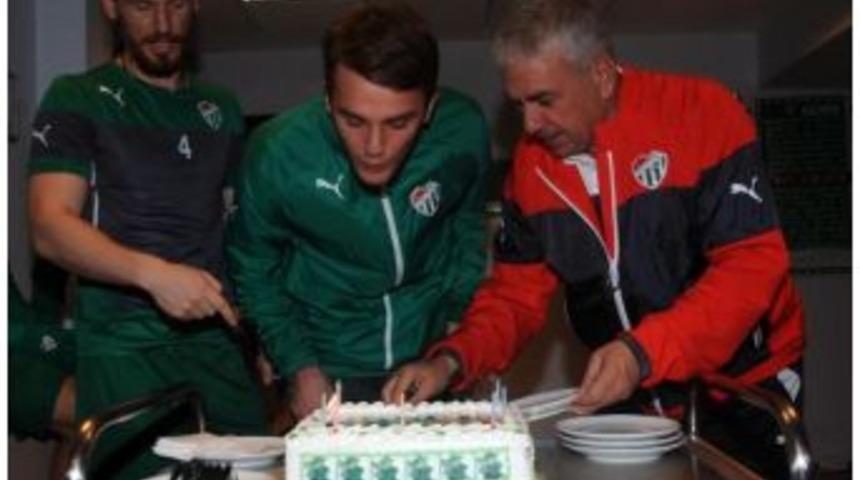 Bursaspor&rsquo;Da Ertuğrul Ersoy&rsquo;A Doğum G&uuml;n&uuml;