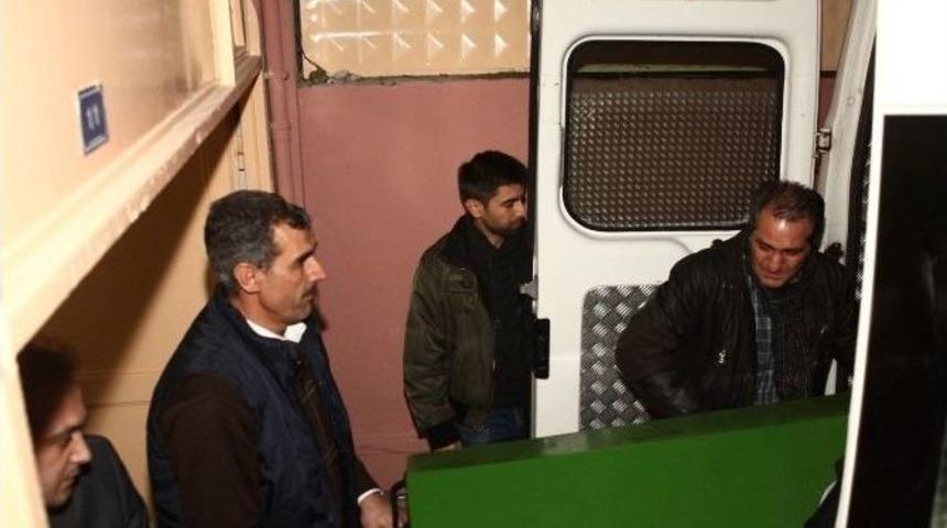 Yakılarak &Ouml;ld&uuml;r&uuml;len Gen&ccedil; Kızın Cenazesi Ailesine Teslim Edildi