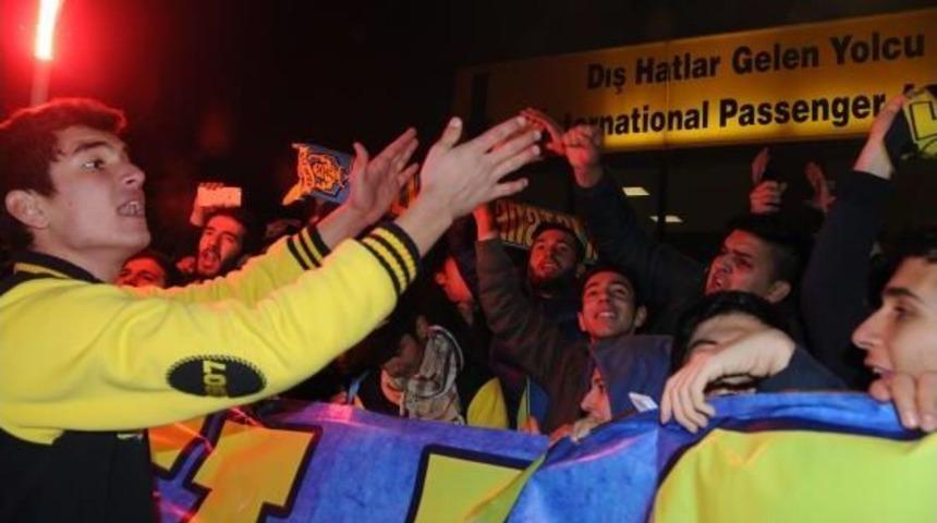 Gaziantep'te Aziz Yıldırım Ile Taraftar Arasında Gerginlik