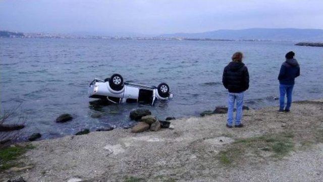 Kamyonetle Denize Uçan Sürücü Ölümden Döndü