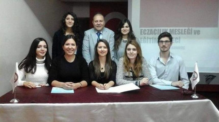 Eczacılık Fak&uuml;ltesi &Ouml;ğrencileri Mesleklerini Liselilere Tanıttı