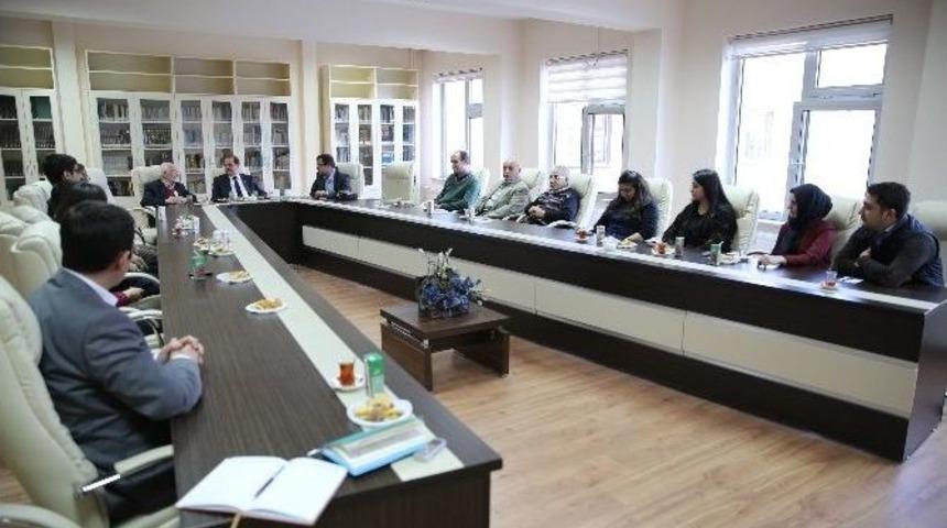 Rekt&ouml;r Prof. Dr. Sel&ccedil;uk Coşkun, Eğitim Fak&uuml;ltesi Akademisyenleri İle Bir Araya Geldi