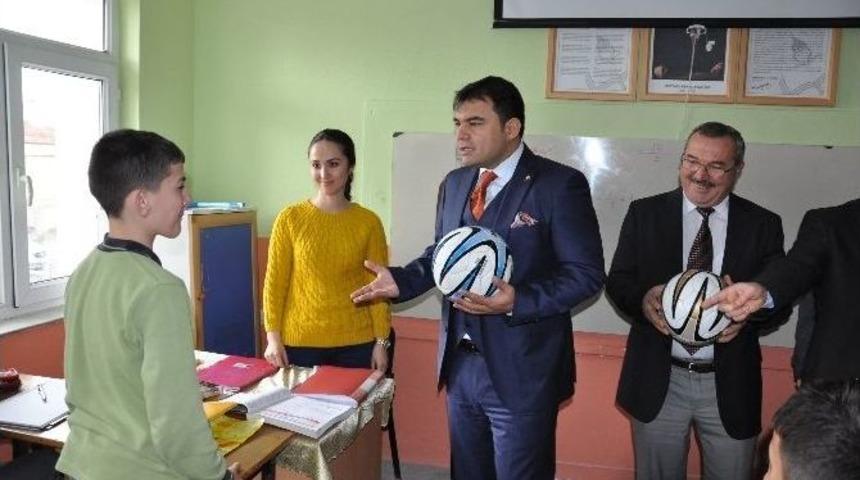 Ticaret Ve Sanayi Oadası&rsquo;ndan Okullara Spor Malzemesi Desteği