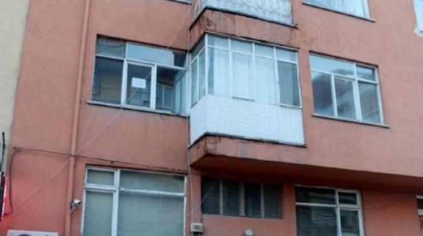 Apartmandan D&uuml;şen Sıva Par&ccedil;aları Hastanelik Etti
