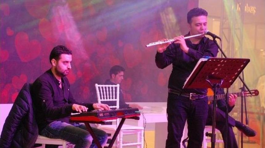 Diyarbakır&rsquo;da Sevgililer İ&ccedil;in Festival D&uuml;zenlendi
