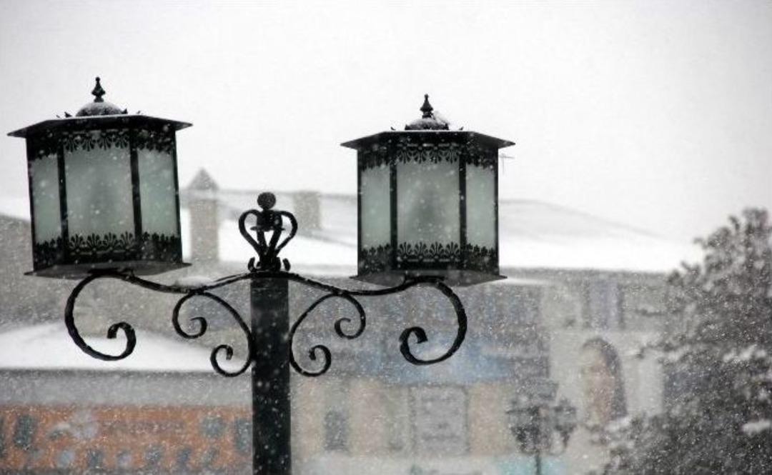 Doğu&rsquo;da Kar Yerini Dondurucu Soğuklara Bıraktı