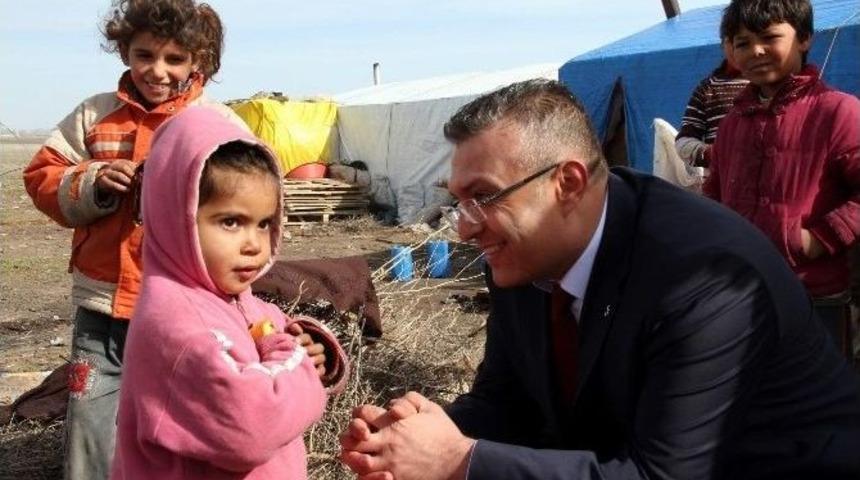 Milletvekili Aday Adayı Ko&ccedil;&rsquo;tan &Ccedil;adırlarda Kalan Suriyeli Ailelere Yardım