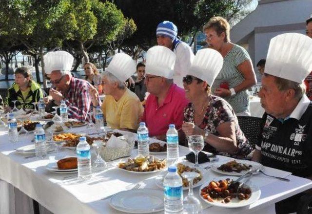 Tatil Yapan Turistlere 'türk Mutfağı' Kursu