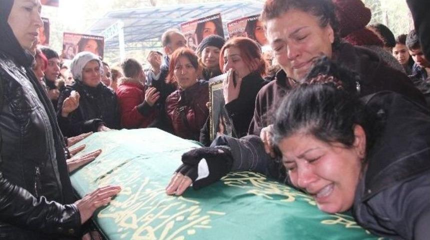 &Ouml;zgecan G&ouml;zyaşları Arasında Toprağa Verildi