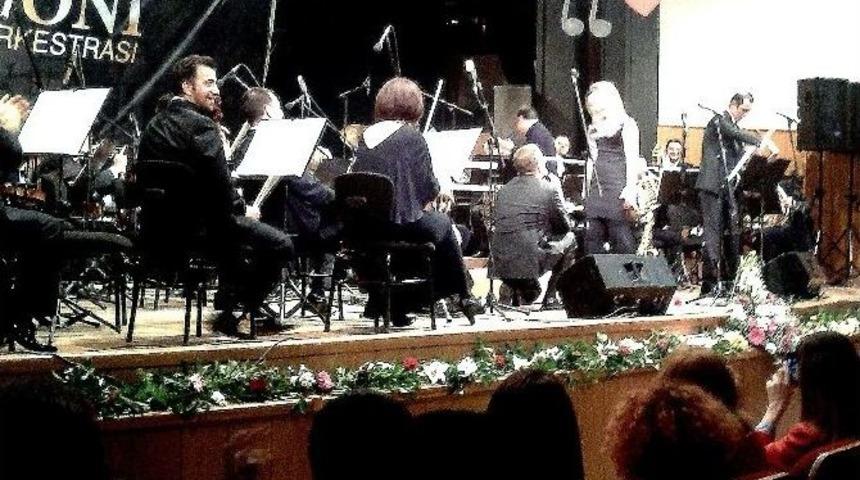 Kemancıdan Senfoni Konserinde Evlenme Teklifi