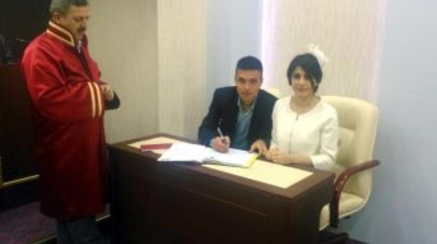 Sevgililer G&uuml;n&uuml;nde Nikahlarını Kıydırdılar