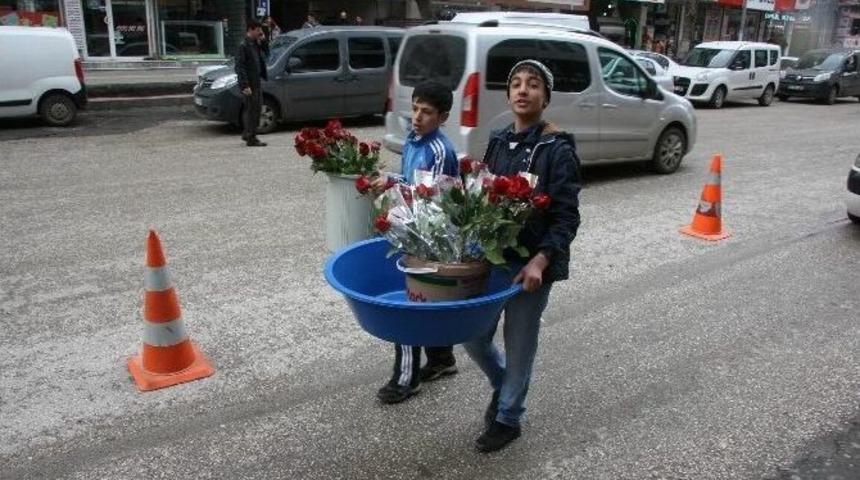 14 Şubat &Ccedil;ocukları Sevindirdi