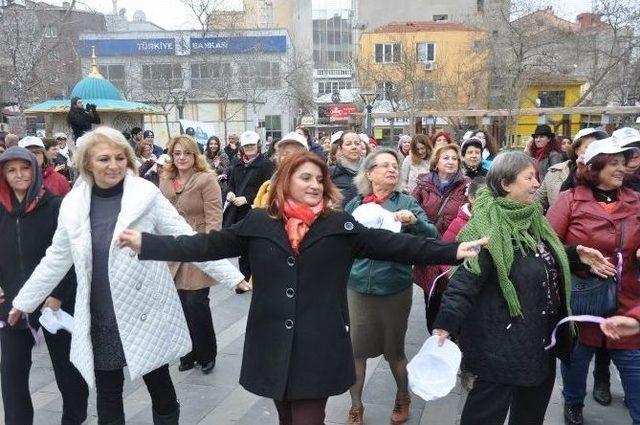 Kadına Şiddete Dans Ederek Tepki Gösterdiler