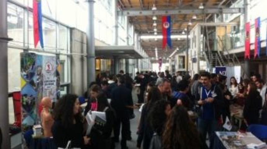 Om&uuml;, &rsquo;&uuml;niversite Tanıtım Fuarı&rsquo;nda