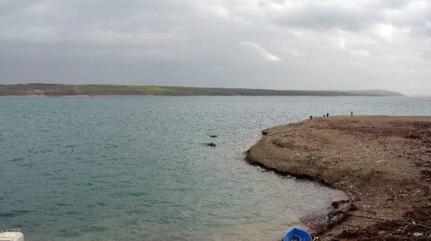 Baraj Kenarında Donarak &Ouml;ld&uuml;