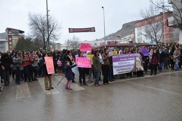 Tunceli’de Kadınlar Özgecan İçin Yürüdü