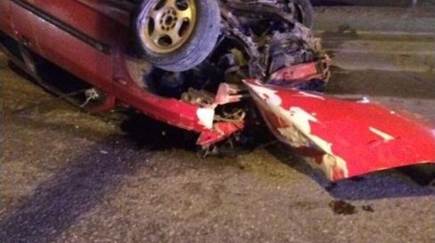 Bariyerlere Çarpan Otomobilin Sürücüsü Yaralandı