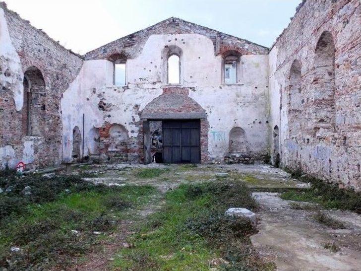 Kilisede Define Arayanlara Su Engeli G2