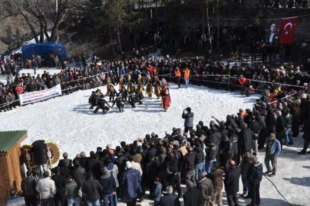 Artvin’De Kar Üstü Karakucak Güreşleri Yapıldı