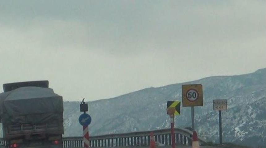 İstinat Duvarı &Ccedil;&ouml;ken D-650 Karayolu Tehlike Sa&ccedil;ıyor