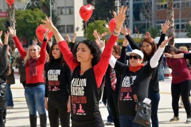 Özgecan Için Ağladılar, Kadın Şiddetine Dikkat Çekmek Için Dans Ettiler