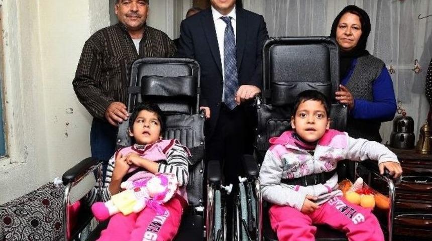 Başkan Fadıloğlu&rsquo;ndan İki Kardeşe Tekerlekli Sandalye S&uuml;rprizi