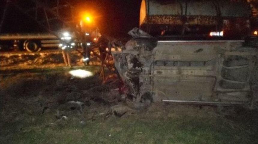 Otomobil Elektrik Direğini Devirdi: 2 Yaralı