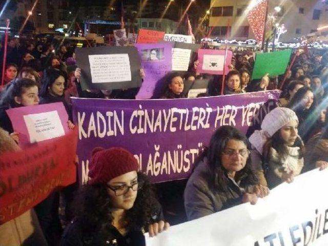 İzmir'de Kadınlar Özgecan Için Yürüdü