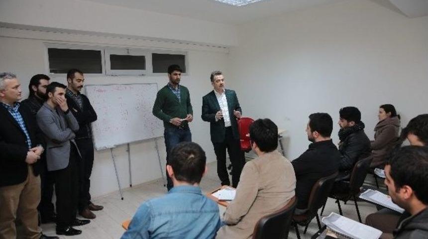 Genç Akamdemi’de İlk Osmanlıca Dersi Başladı