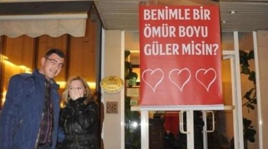 &Ccedil;ılgın Aşıktan İlgin&ccedil; Evlilik Teklifi