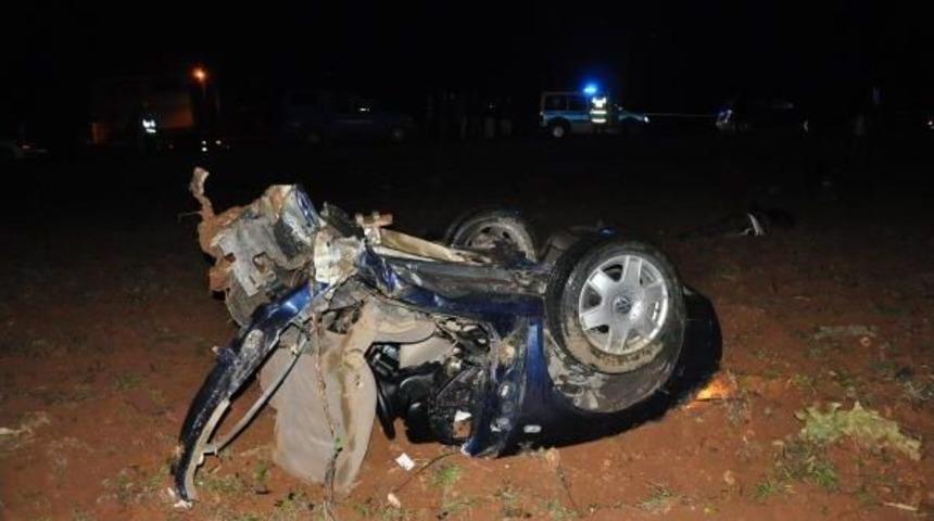 Tır Ile Otomobil &Ccedil;arpıştı: 4 &Ouml;l&uuml;