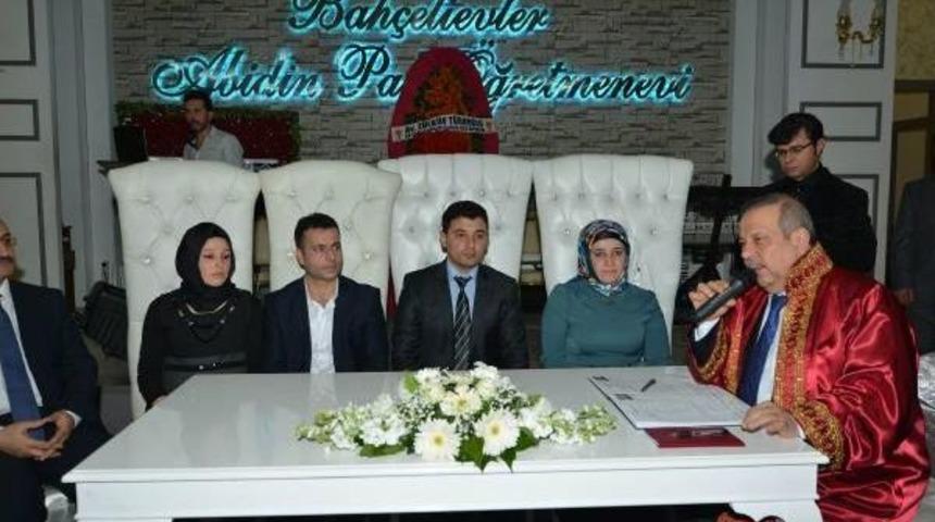 Bah&ccedil;elievler Belediyesi'nden Sevgililere Resmi Nikah