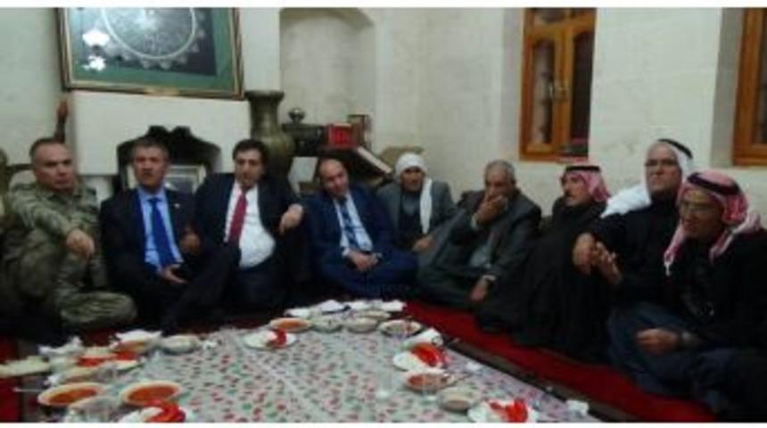 Vali K&uuml;&ccedil;&uuml;k, K&uuml;rt Ve Arap Aşiret Liderleri İle G&ouml;r&uuml;şt&uuml;