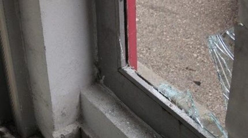 Eczane Hırsızları Polisten Ka&ccedil;amadı