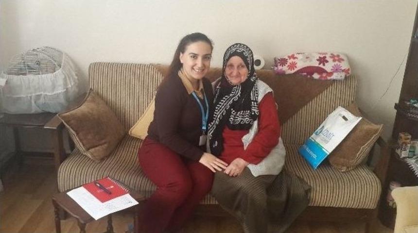 İzmit&rsquo;te Yaşlıların Y&uuml;z&uuml; G&uuml;l&uuml;yor