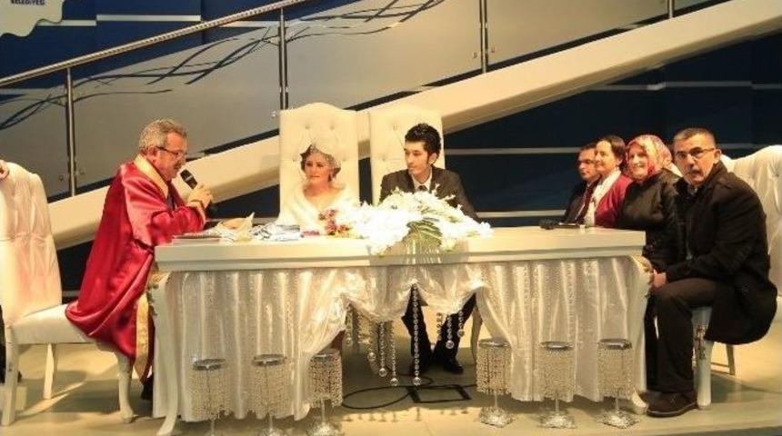 Başkan K&ouml;şker&rsquo;den Sevgililer G&uuml;n&uuml; &Ccedil;i&ccedil;eği